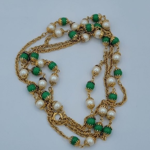 Vintage Necklace Goldtone Faux Pearl & Green Necklace #751 - Picture 10 of 12